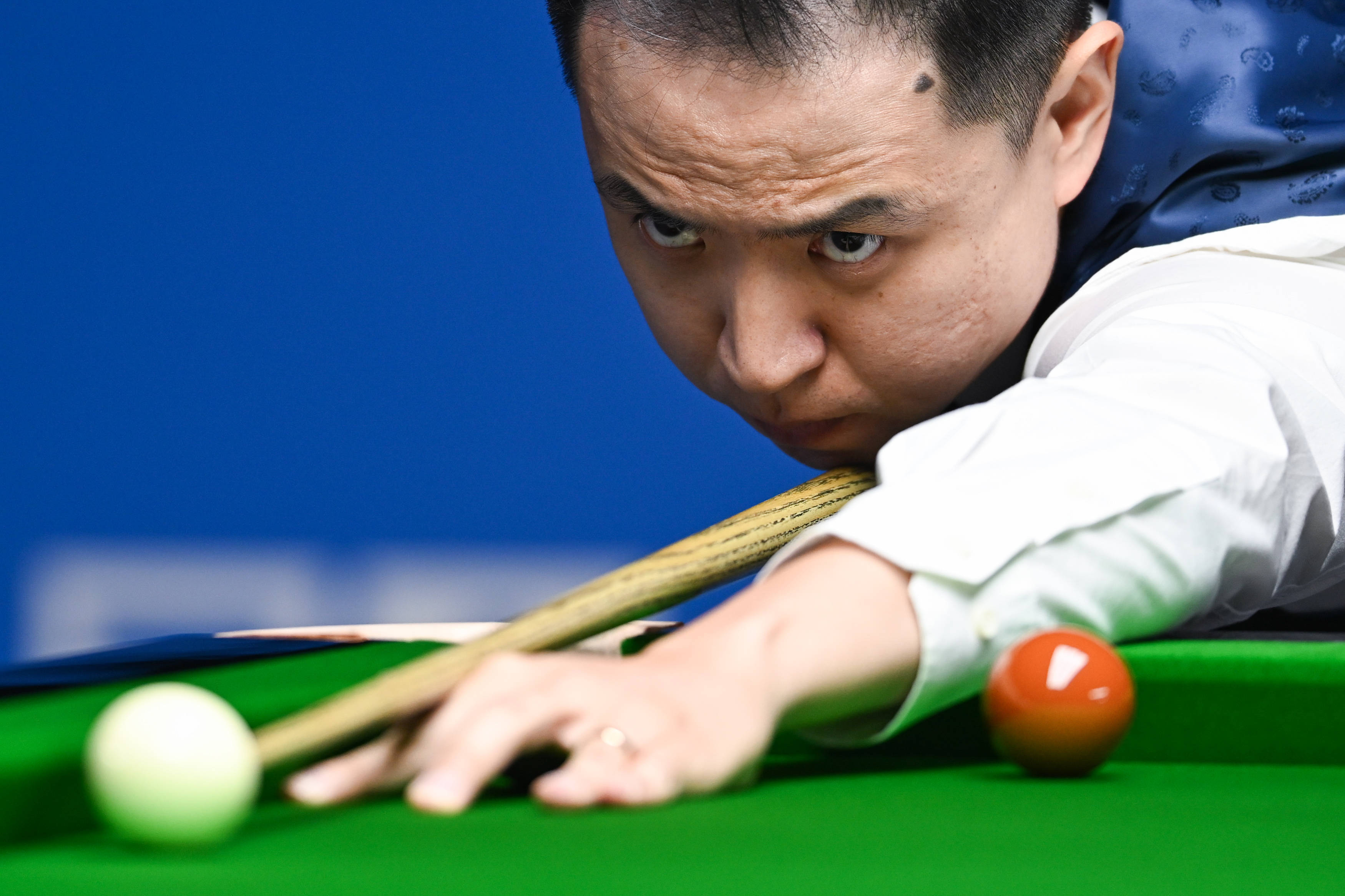 经过核磁共 经过核磁共